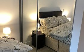 Central Birmingham Location Near Icc, With Balcony, Wifi, Parking And Smart Tv
